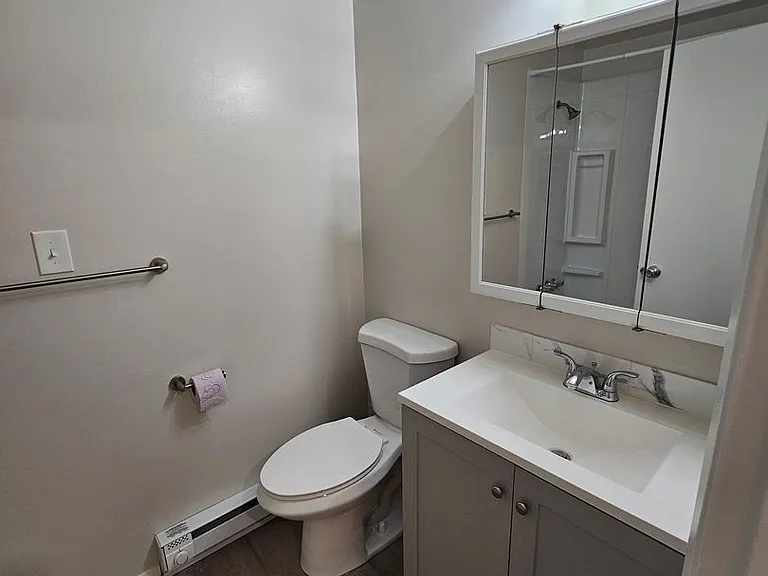 Julee Apartments — Photo 11