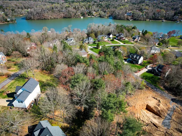 5790 Crown Ter, Hickory, NC 28601