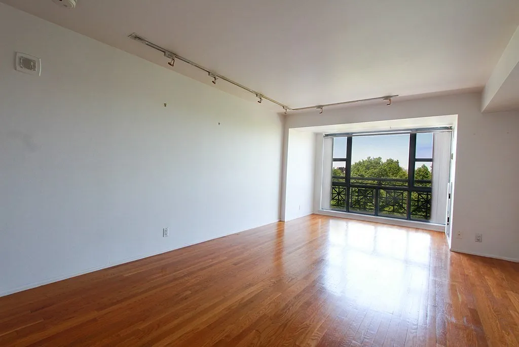 Studio, 532 sqft, $3,180 — Photo 2