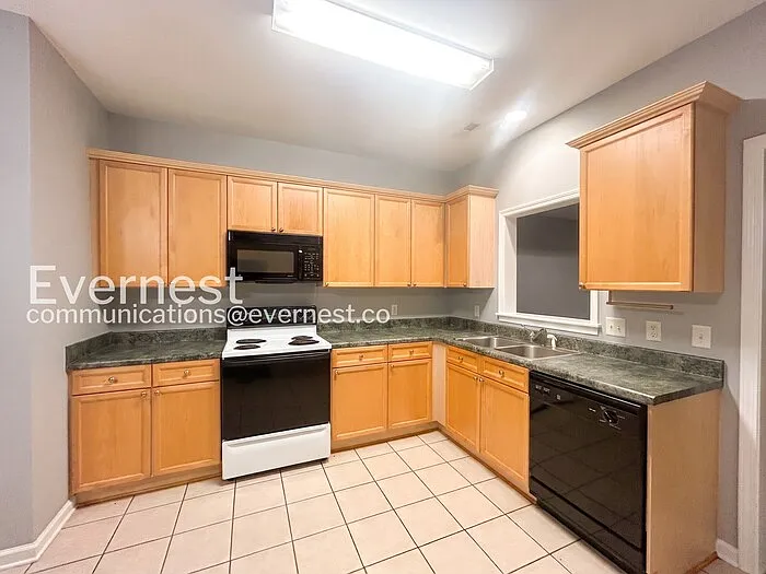 632 Parkside Cir — Photo 3