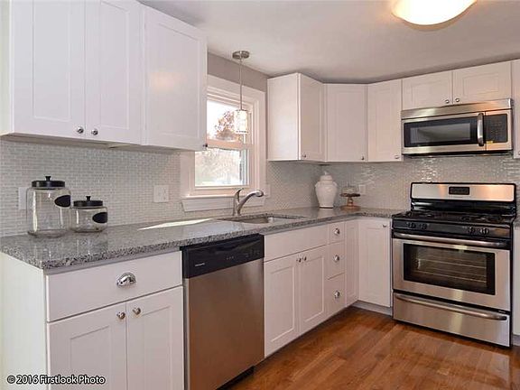 5th image of 36 Calderwood Dr