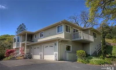 588 Atherton Ave photo 1