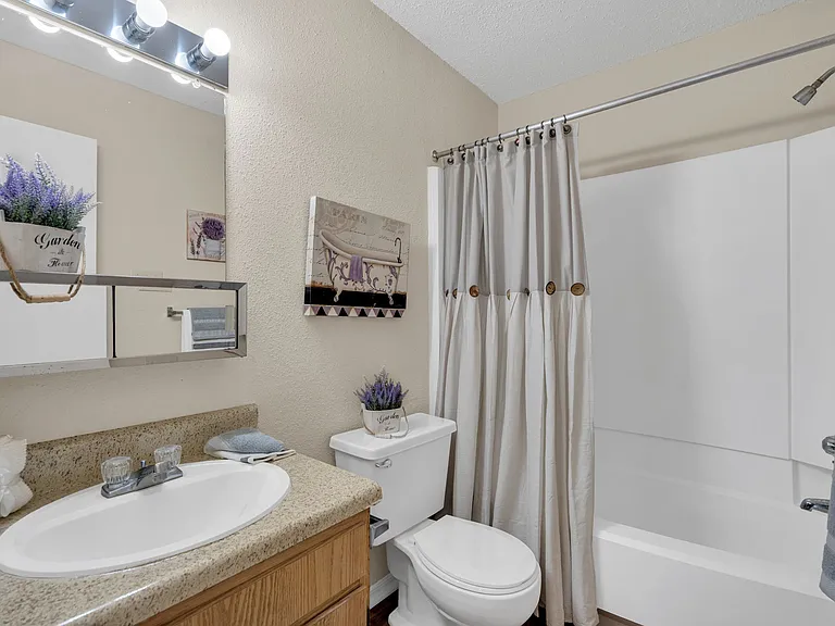 Woodlake Apartments — Photo 16