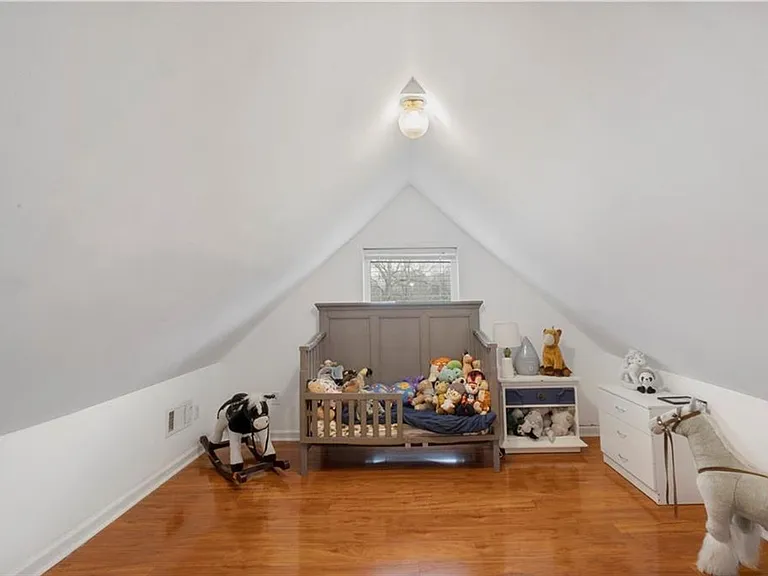 207 N 12th St — Photo 16