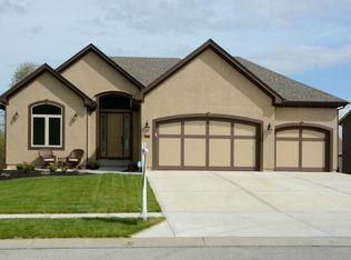 10910 W 169th Ter, Overland Park, KS 66062