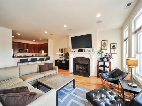 3831 N Southport Ave #1, Chicago, IL 60613