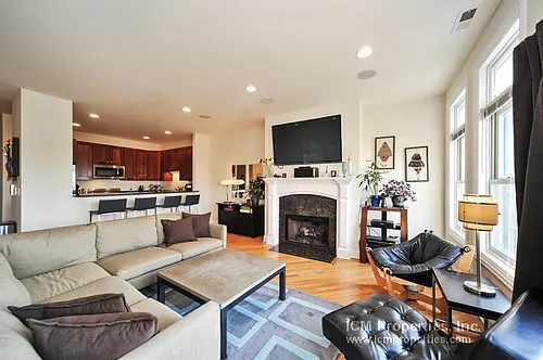 3829 N Southport Ave #4 Photo 1