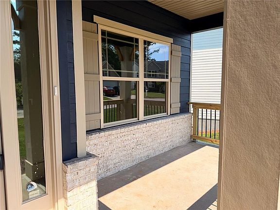 5th image of 434 Magnolia Grove Pl