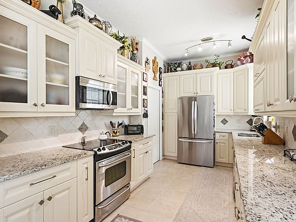 4th image of 262 Sherwood Forest Drive