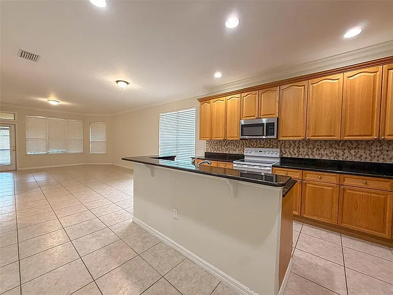 12947 Runswick Ave — Photo 10