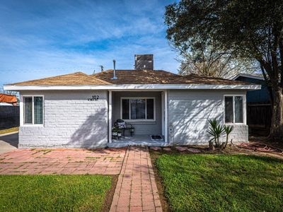 102 W Birch Ave, Pinedale, CA, 93650