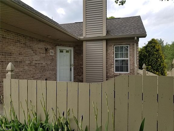 2nd image of 1004 Willow Brook Dr NE