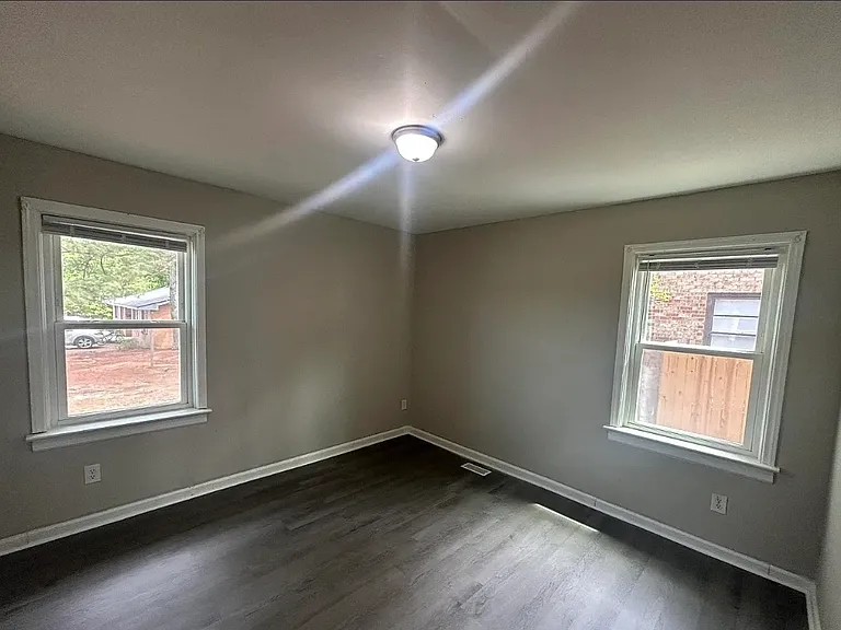 800 Crawford St S — Photo 14