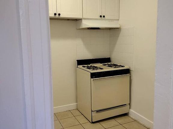 3rd image of 3057 Leeward Ave APT 9