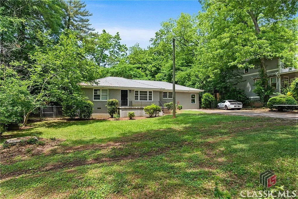 4 bed, 2000 sqft, $2,600 — Photo 1