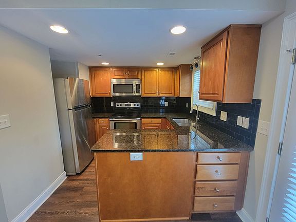 5th image of 2 Villa Ct SE