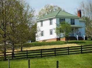 449 River Rd, Farmville, VA 23901