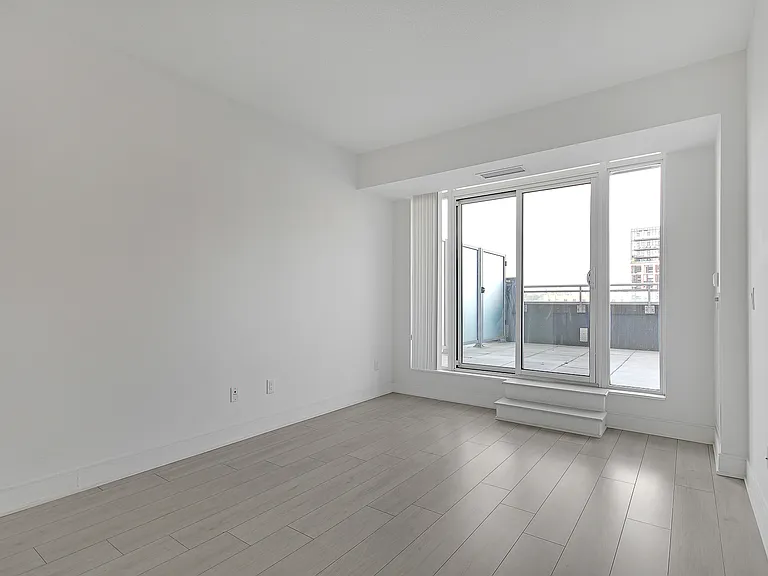 525 Adelaide St W — Photo 12
