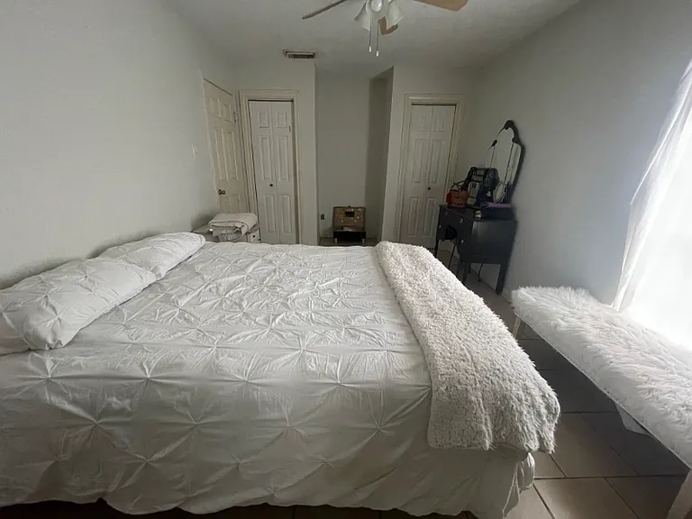 905 Avenue K — Photo 11