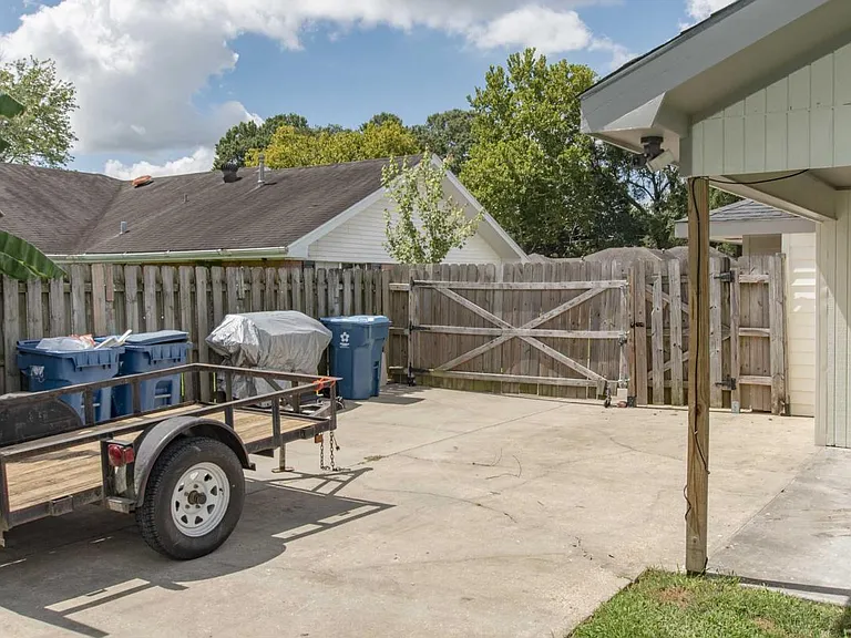 210 N William Dr — Photo 23