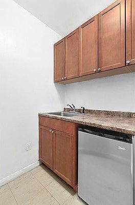 5th image of 145 E 29th St #B1