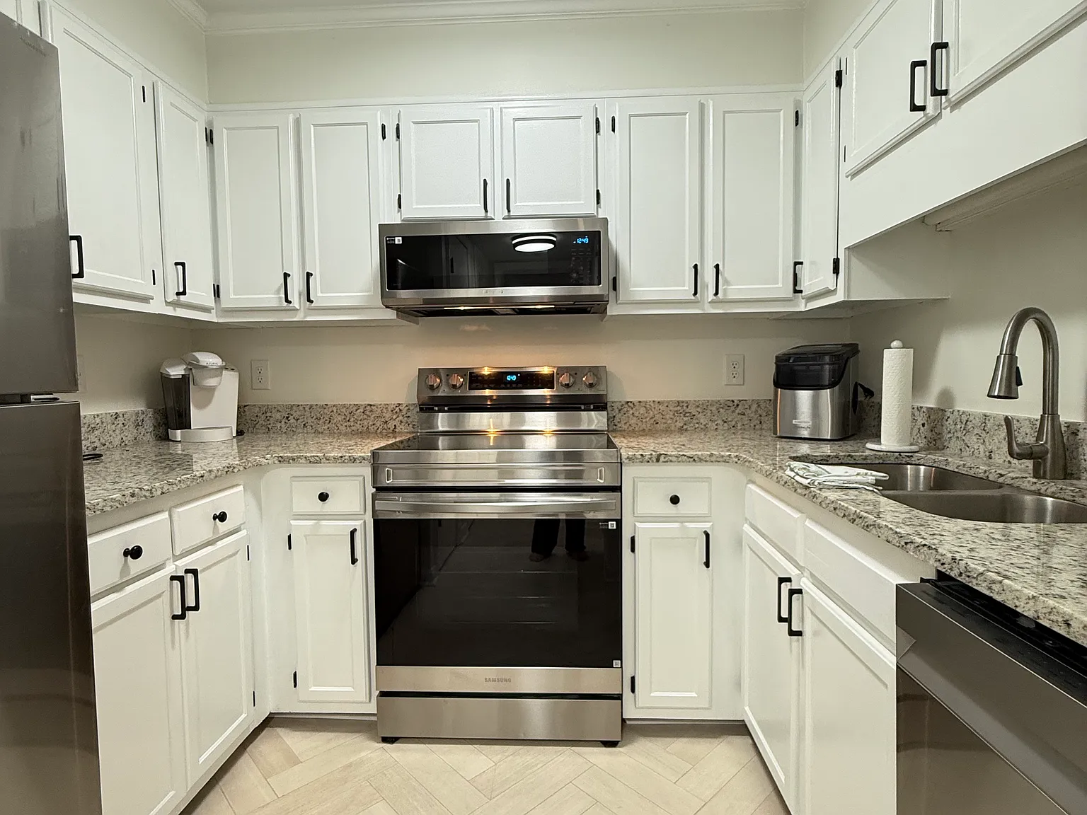 3 bed, 1064 sqft, $2,500 — Photo 3