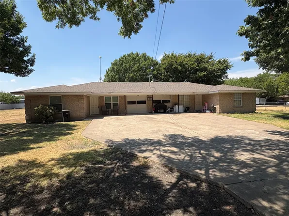 1217 Narrow Ln, Red Oak, TX 75154