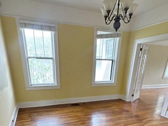 5th image of 1022 Markham St