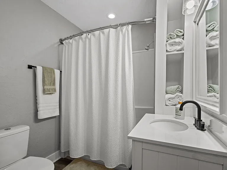 633 Virginia Dr — Photo 17