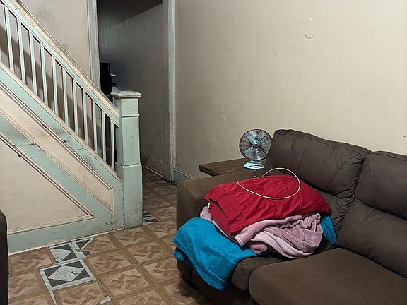 3rd image of 65 Asbury St