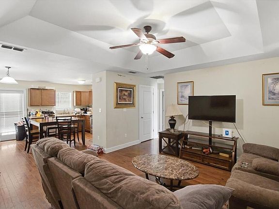 4th image of 1306 Young St