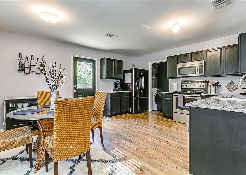 1st image of 544 Magdalen Ave