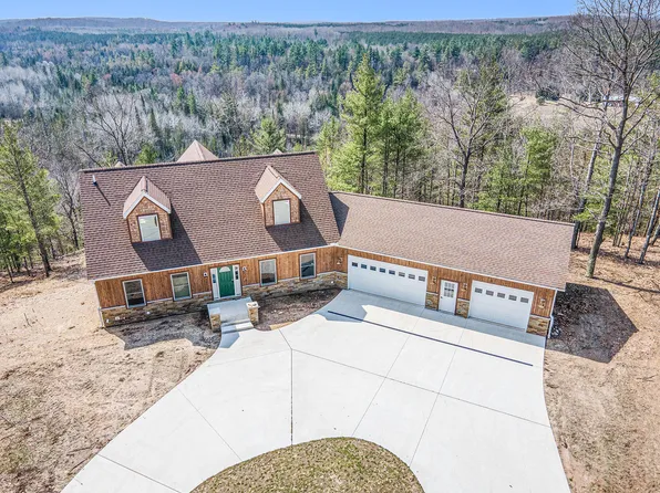 8453/8455 White Rd, Indian River, MI 49749