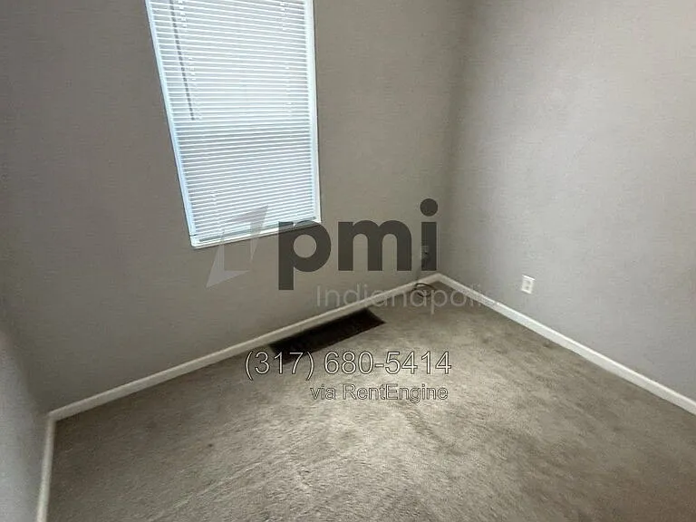 112 Adler St — Photo 15