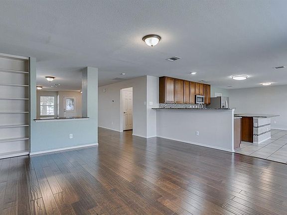 4th image of 4929 Trail Creek Dr