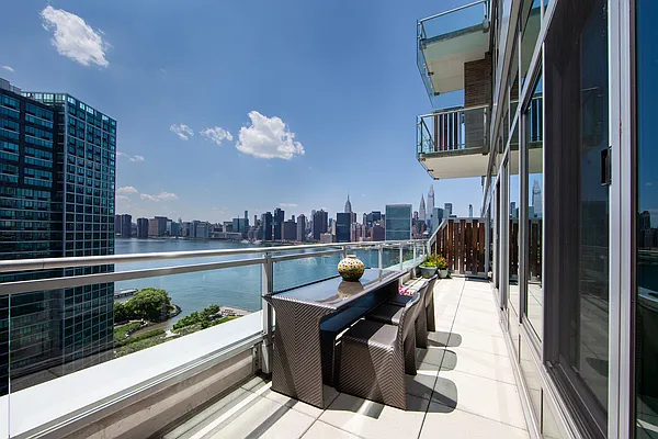 Rented by Sidewalk Realty LLC | media 32