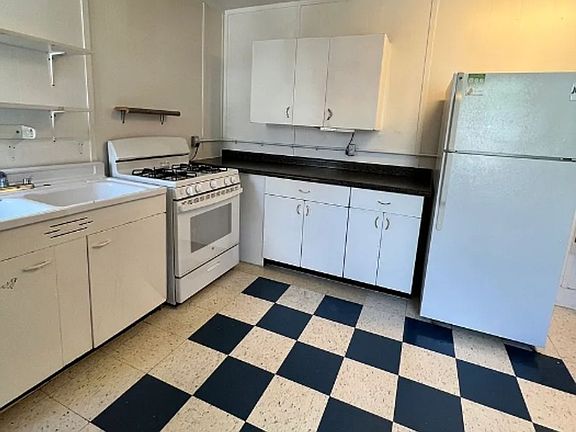 2nd image of 1513 E Superior St #7
