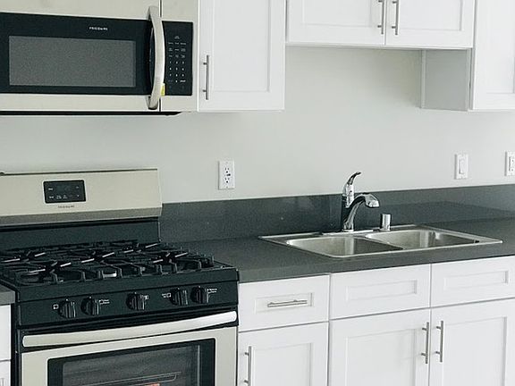 3rd image of 14828 Rayen St #204