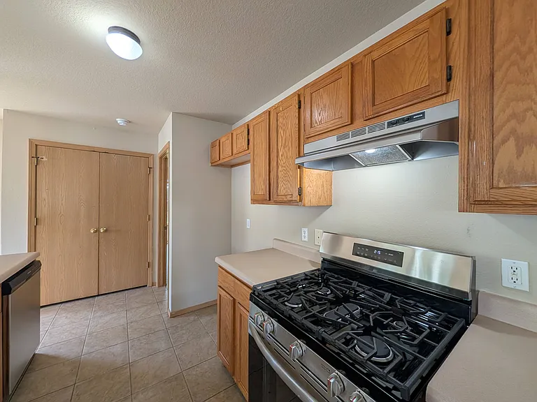 605 Cedar Brook Ct — Photo 6