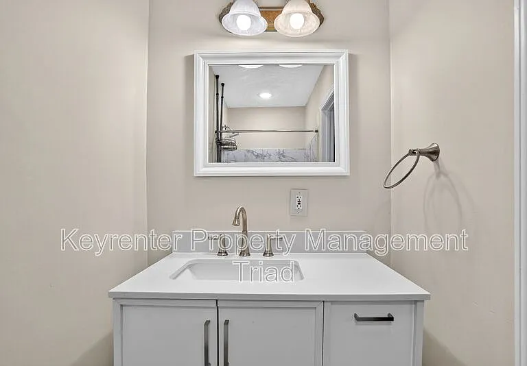 5108 Lakeshore Ct — Photo 25