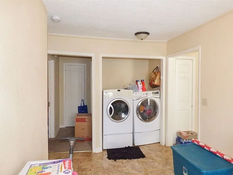 2614 E Shadybrook Ln — Photo 1