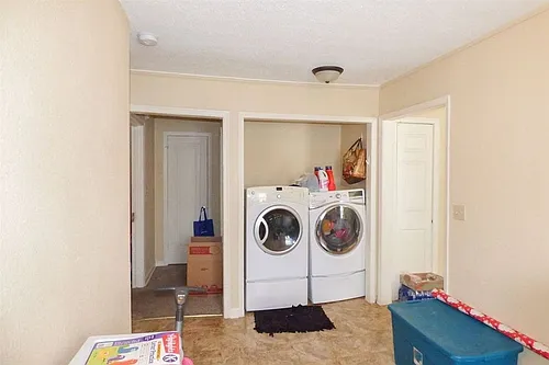 2614 E Shadybrook Ln Photo 1