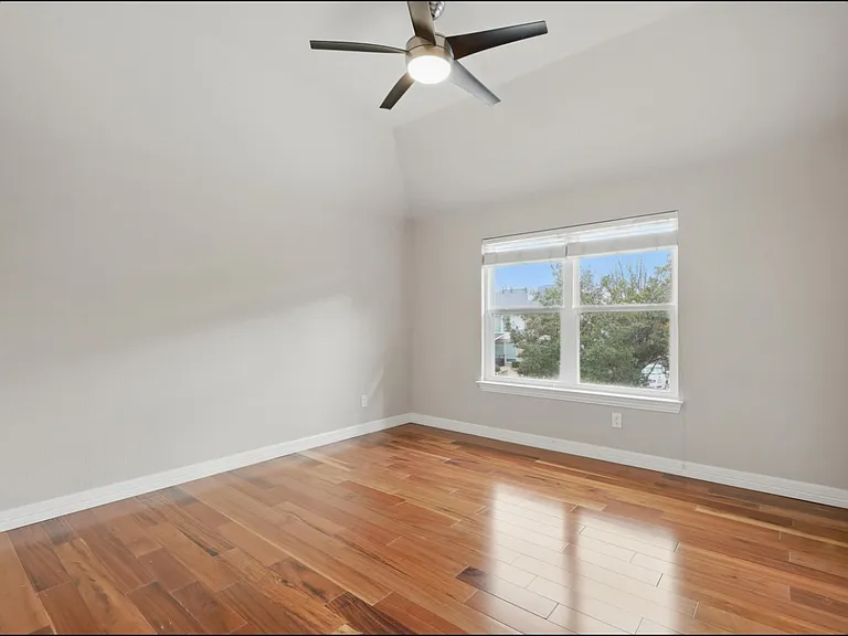 727 Ashleigh Ln — Photo 37