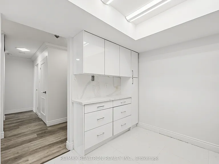 7440 Bathurst St #608 — Photo 18