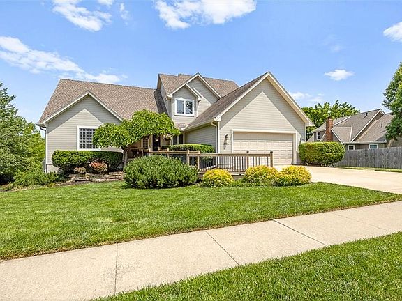 2nd image of 2915 Victoria Lane Dr