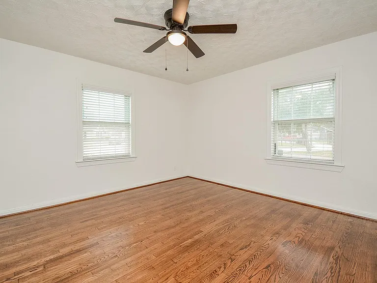 6422 Sherwood Dr — Photo 19