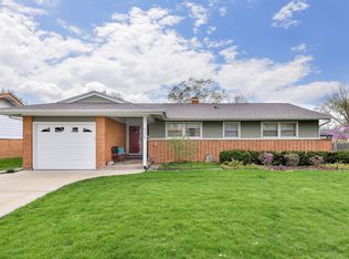 505 Shadywood Ln, Elk Grove Village, IL 60007