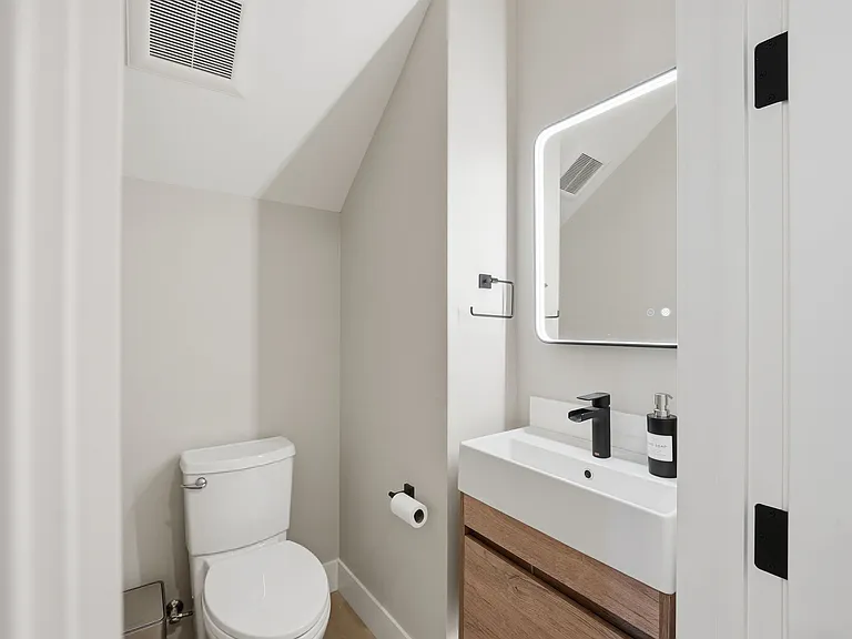 330 NE Quimby Ave #2 — Photo 17