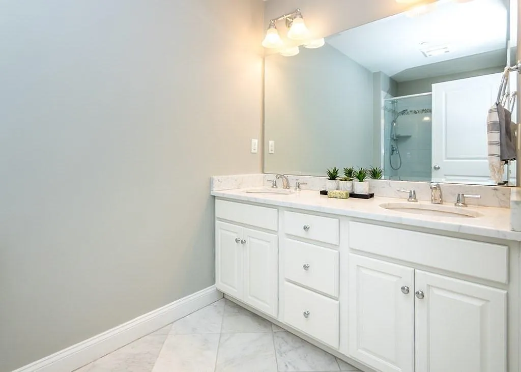 325 Bacon St — Photo 4