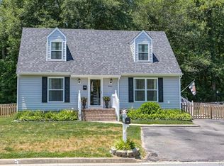 9700 Lost Forest Dr, North Chesterfield, VA 23237